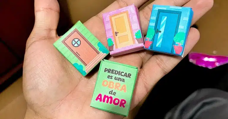 Mini cajas de puertas «Predicar una obra de Amor»