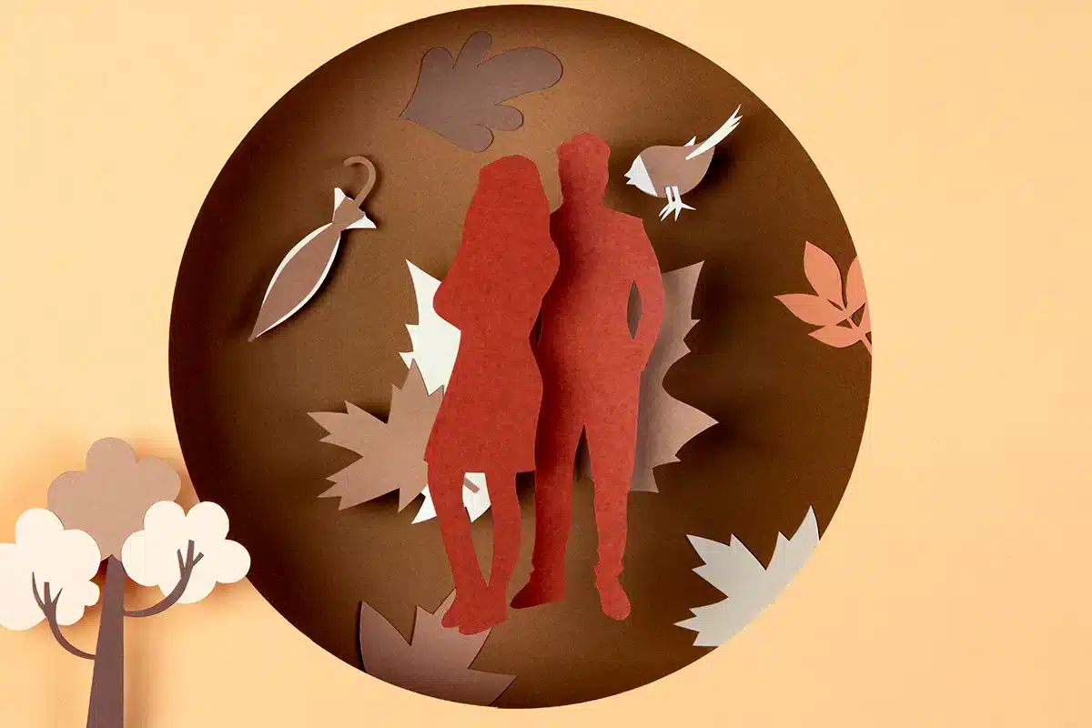 ¿Qué regalar de aniversario de bodas? una pareja en papel de de origami