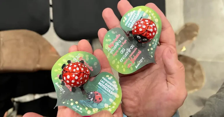 Tarjeta refugio en Jehová, mariquita