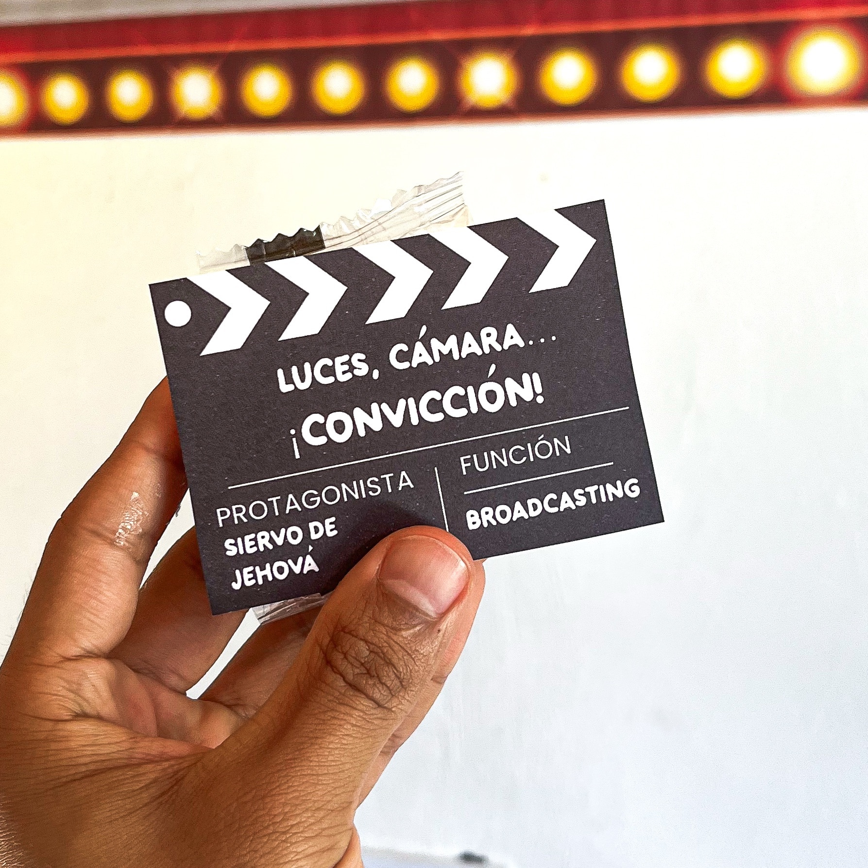 Tarjeta Broadcasting, luces, cámara, convicción